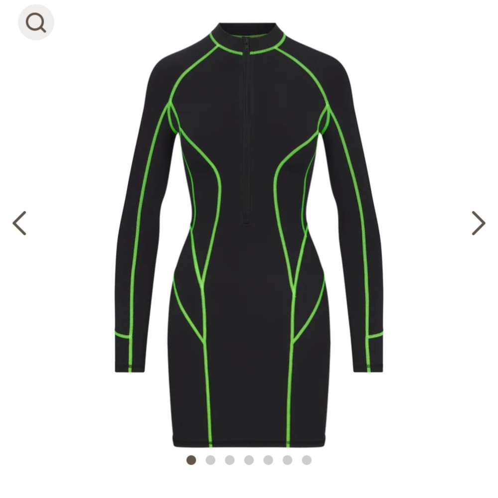SKIMS ROSALÍA CAPSULE MOTOMAMI CONTOUR MOCK NECK MINI BRAT DRESS - Picture 3 of 7
